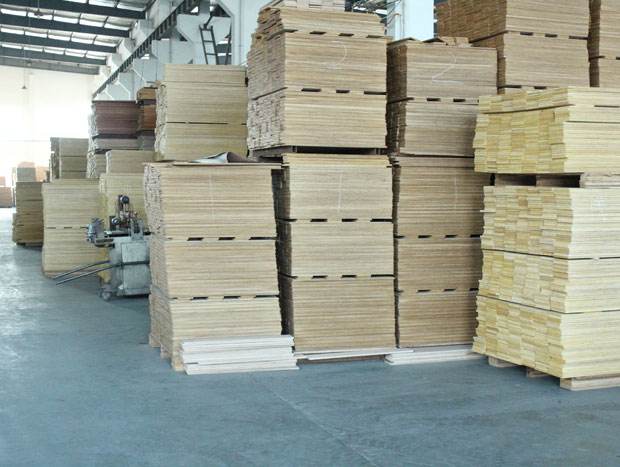 地板磚生產(chǎn)車(chē)間